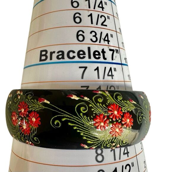 Hand-Painted Floral Lacquer Wood Bangle Bracelet - Picture 5 of 7